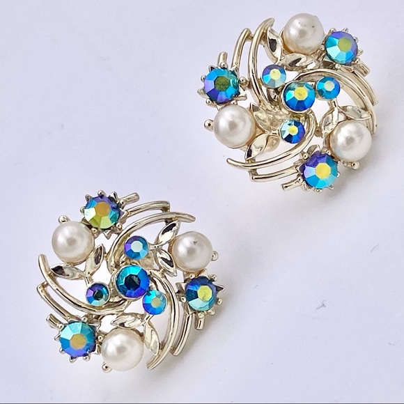 Vintage Jewelry - LISNER 1960’s Era Blue Aurora Borealis Rhinestone Screw Back Vintage Earrings